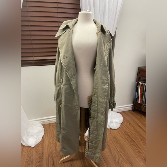 Vintage olive Burberry trench coat - Picture 13 of 13